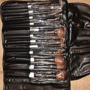 Makeup brush set. New with tags